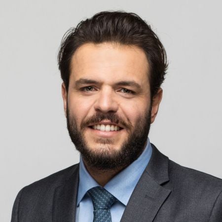 Portrait de Pierre Etourneau, avocat en fiscalité des affaires et du patrimoine chez Syntaxe à Paris